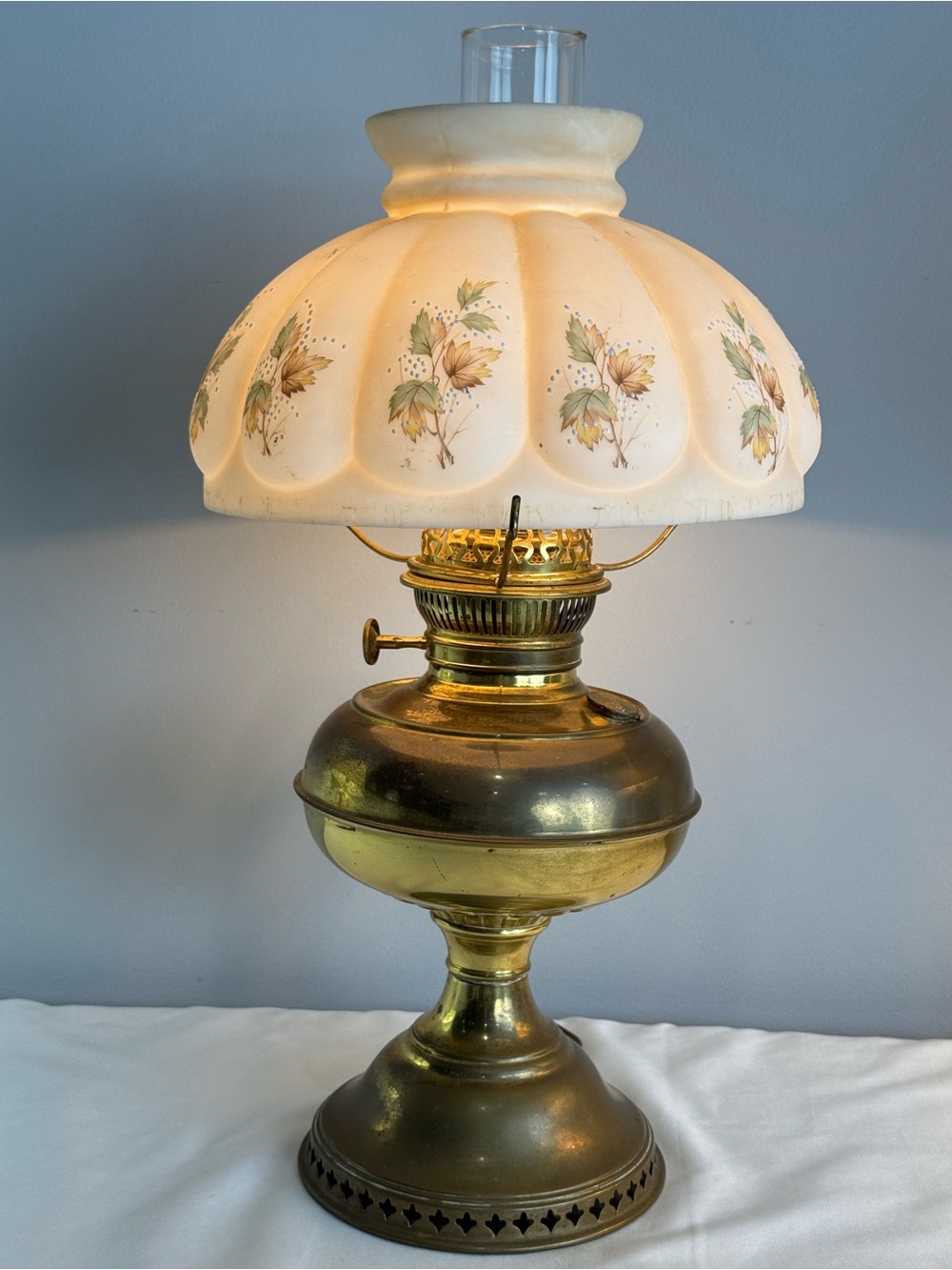 Rayo Vintage Brass Electrified Lamp With Leaves Print Pattern On Globe 19”x11”